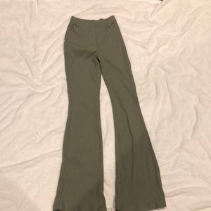 Green flare leggings